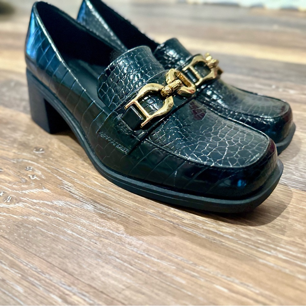 NWOB ASOS DESIGN Skip snaffle detail heeled loafers in black- Size 6